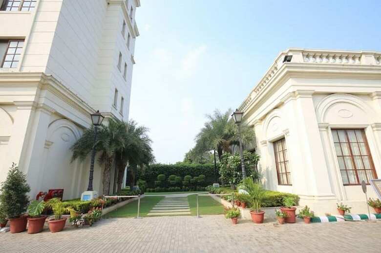Hotel Dlf Club 3