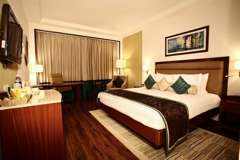 Hotel Dlf Club 3