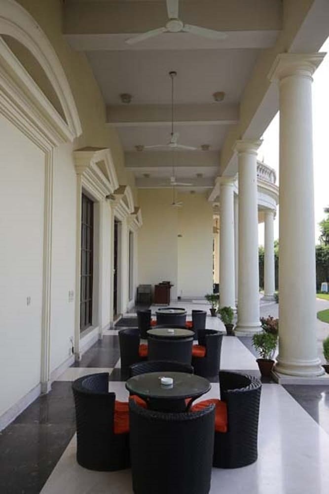 Hotel Dlf Club 3