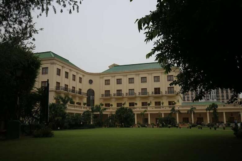 Hotel Dlf Club 4