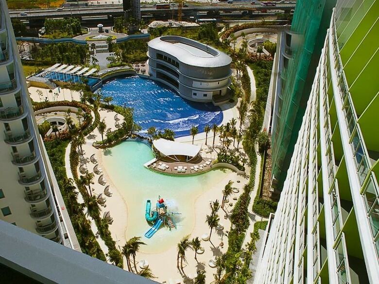 Azure Urban Resort Hostedbyces