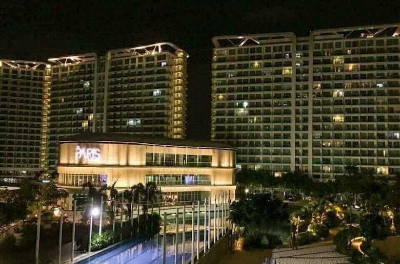 Azure Urban Resort Hostedbyces