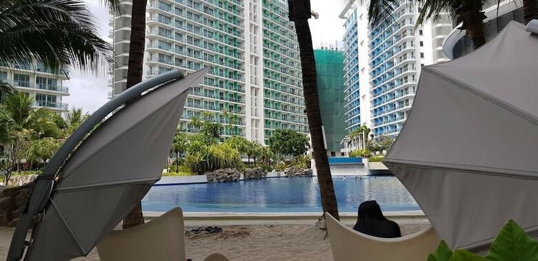 Azure Urban Resort Hostedbyces