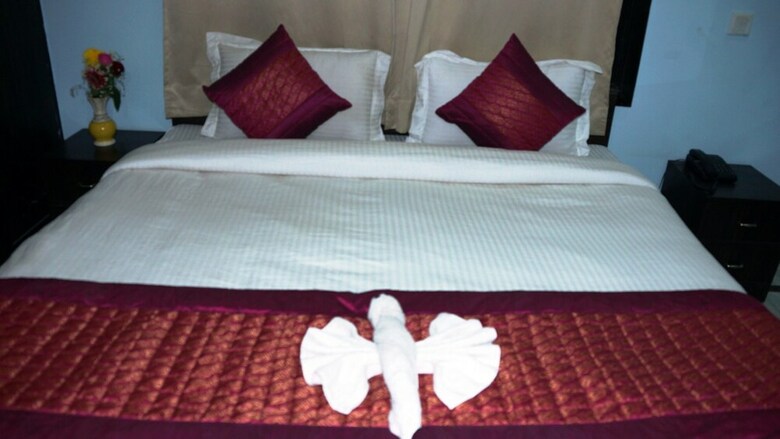 Hotel Maxfort Service Apartment