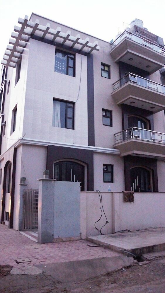 Hotel Maxfort Service Apartment