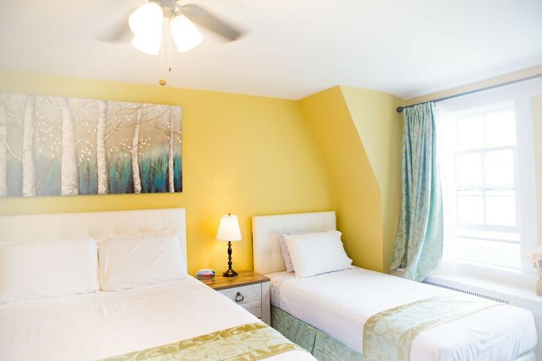 Bed & Breakfast 1 West Inn Waterfront