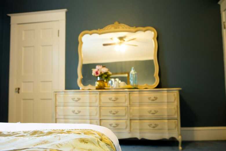 Bed & Breakfast 1 West Inn Waterfront