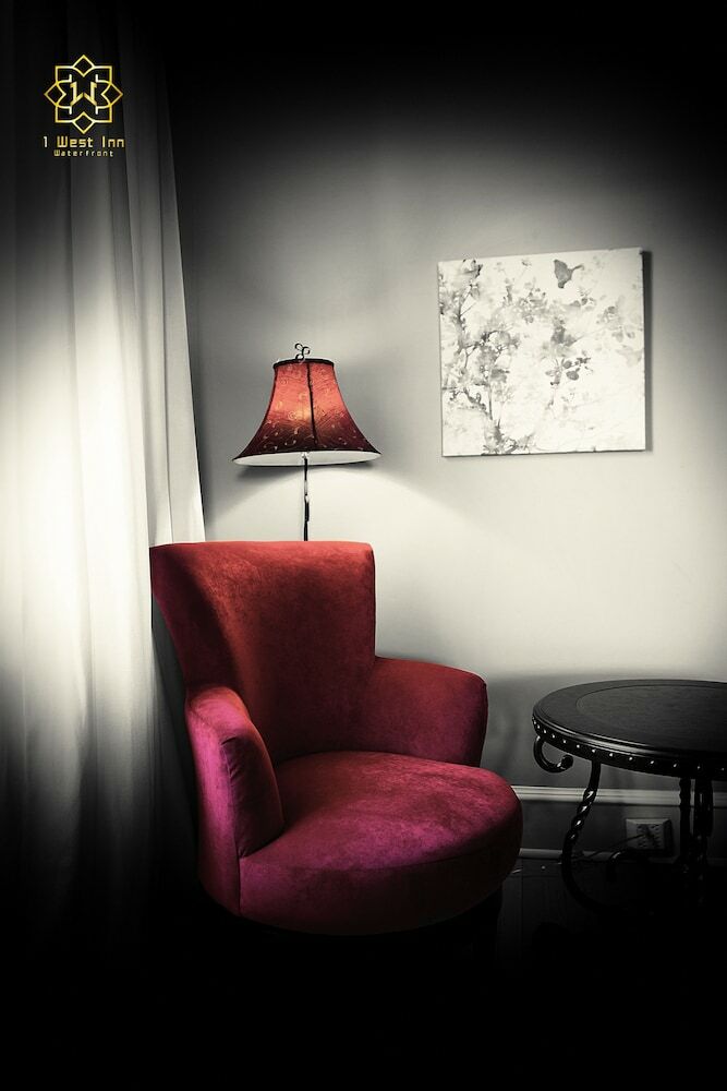Bed & Breakfast 1 West Inn Waterfront