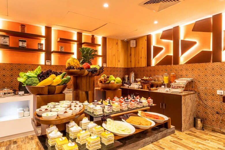 Hotel Divine Clarks Inn Suites