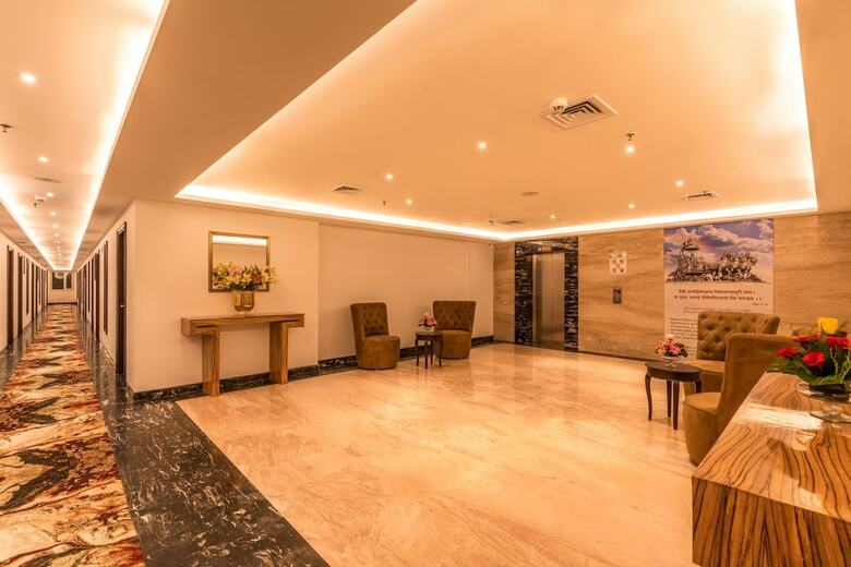 Hotel Divine Clarks Inn Suites