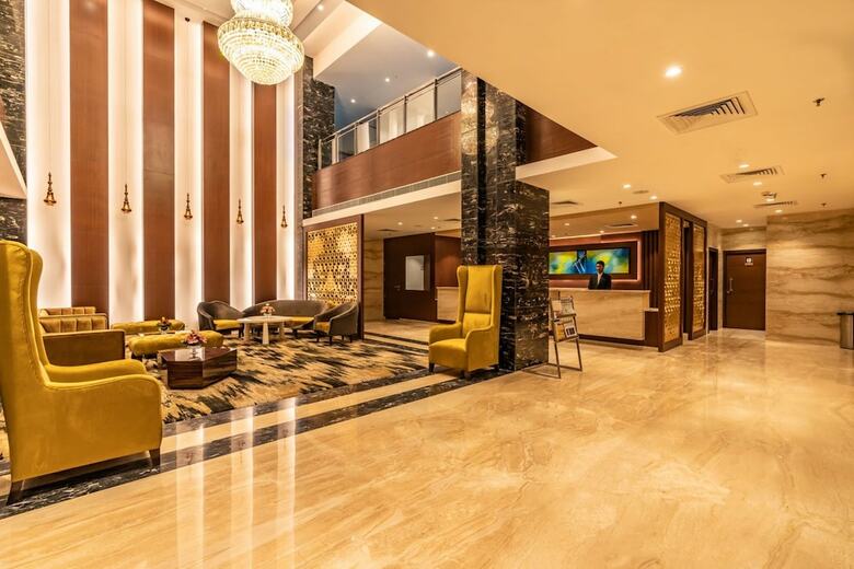 Hotel Divine Clarks Inn Suites