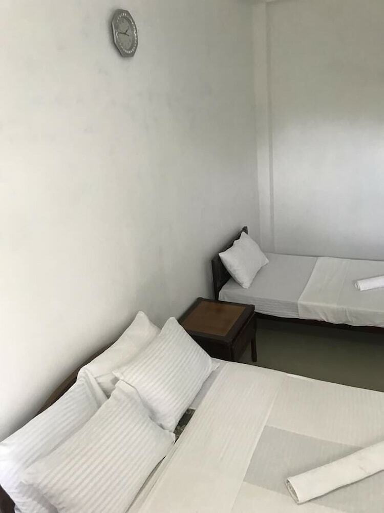 Hotel A To Zee Airport Villa