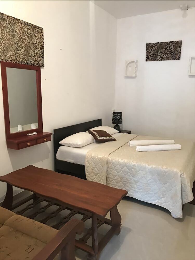 Hotel A To Zee Airport Villa