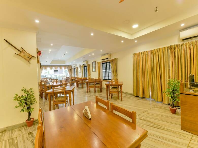 Hotel Oyo 15854 Grand Seasons