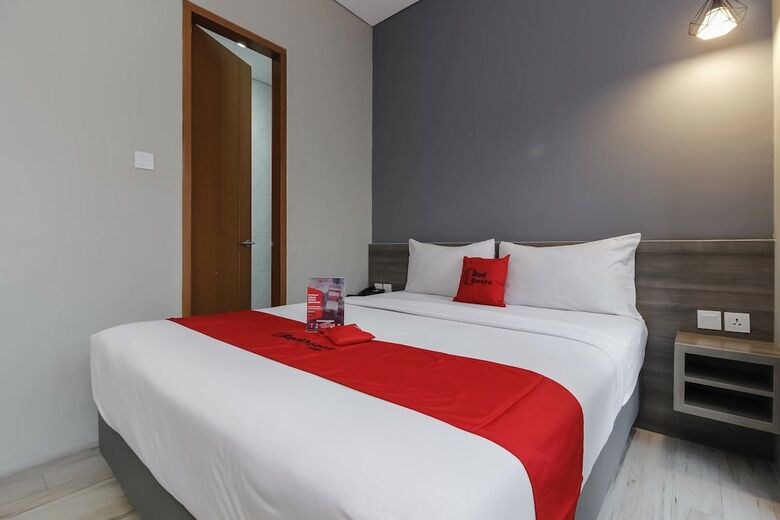 Hotel Reddoorz Plus Near Tebet
