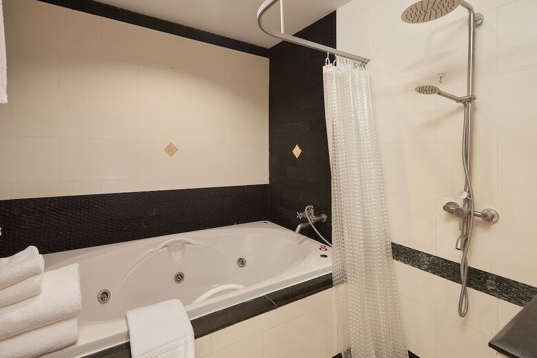 Floral Hotel � Dolphin Circle Pattaya