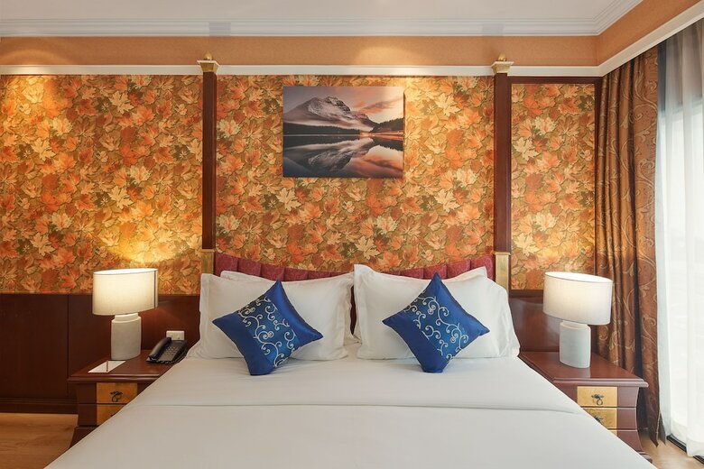 Floral Hotel � Dolphin Circle Pattaya