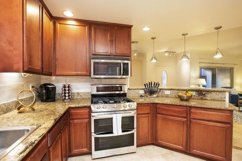 Scenic 4br/3.5ba In Pb By Domio