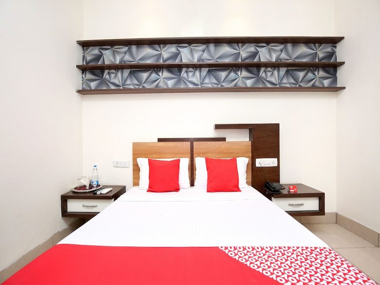 Oyo 16827 Hotel Grand M Lajjo