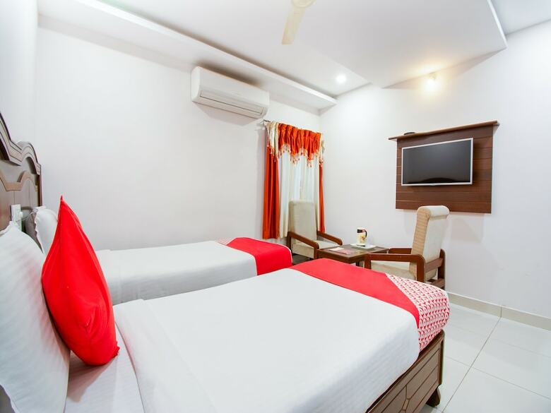 Oyo 15936 Hotel Gnr Residency