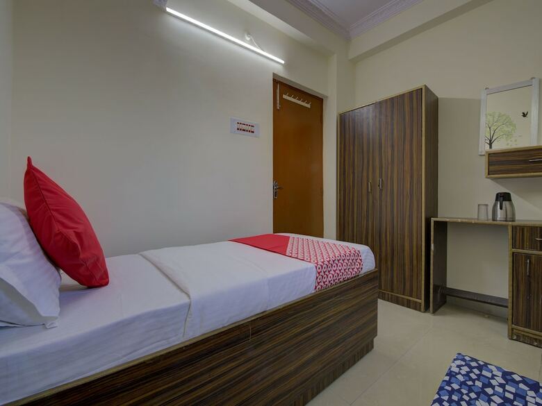 Oyo 15589 Hotel Kamdhenu