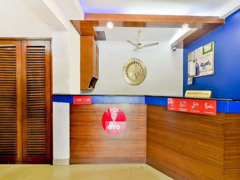 Oyo 2320 Hotel Mayura Novacity