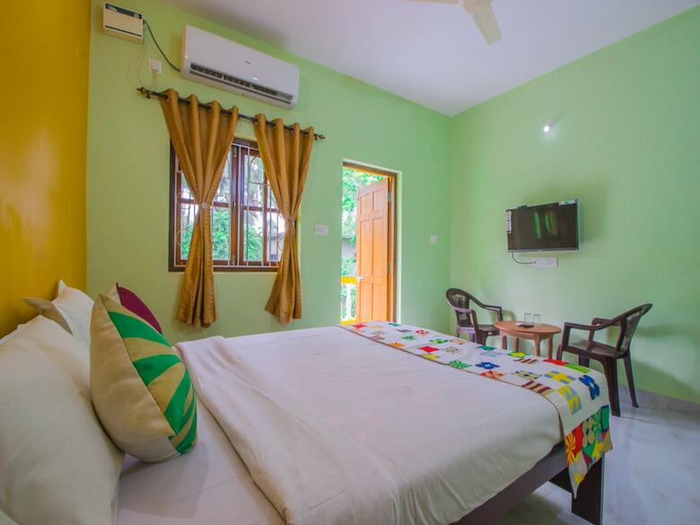 Hotel Oyo 16401 Home Colorful Studio Calangute Beach