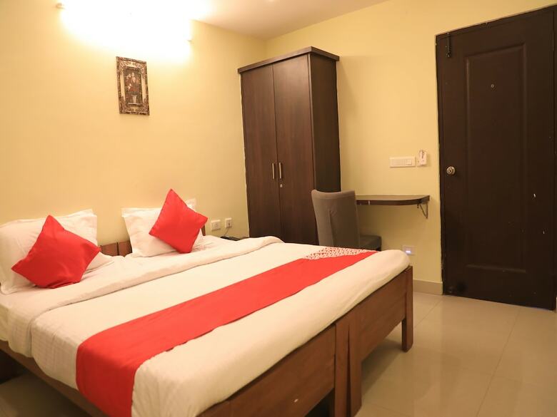 Hotel Oyo 15729 Shells Inn