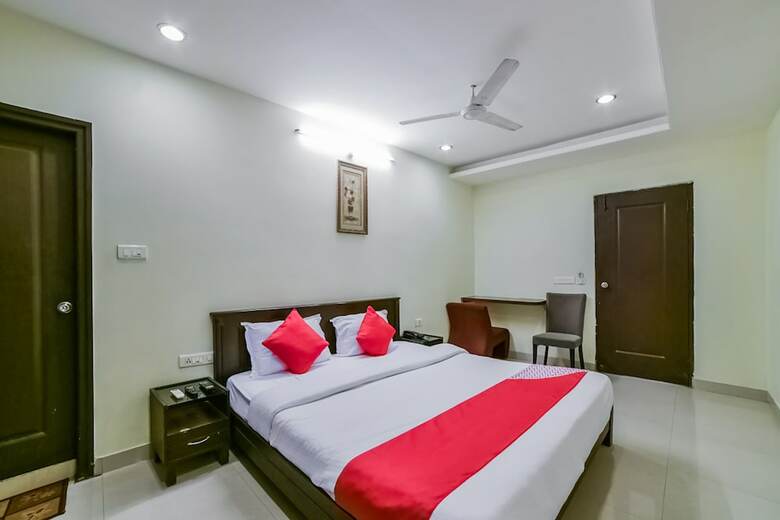 Hotel Oyo 15729 Shells Inn