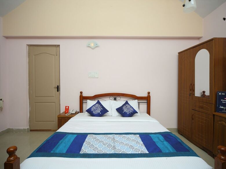 Hotel Oyo 15517 Kms House