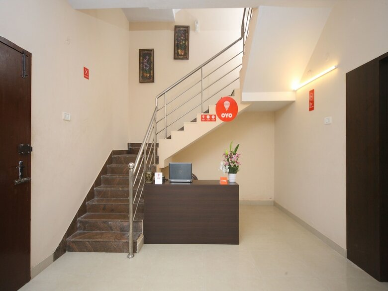 Hotel Oyo 15517 Kms House