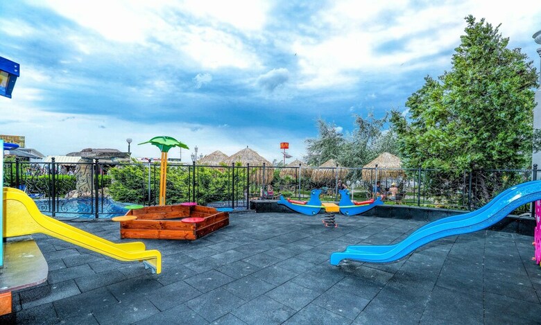 Hotel Chaika Beach Resort