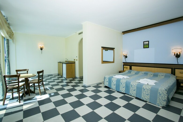 Hotel Chaika Beach Resort