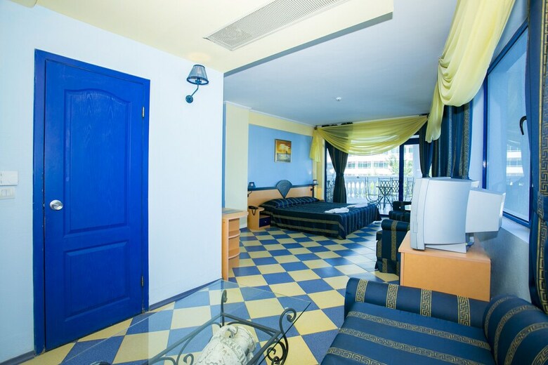 Hotel Chaika Beach Resort