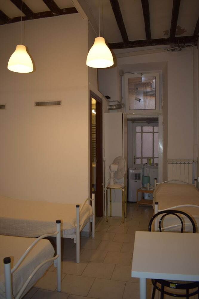 Hostal Bar Dell'artista Hostel
