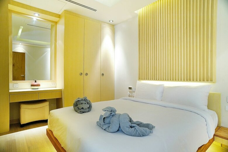 Aparthotel Beachfront Phuket Seaview Suites