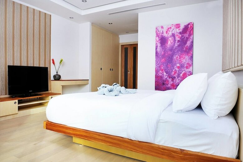Aparthotel Beachfront Phuket Seaview Suites
