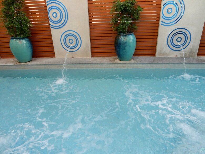 Aparthotel Beachfront Phuket Seaview Suites