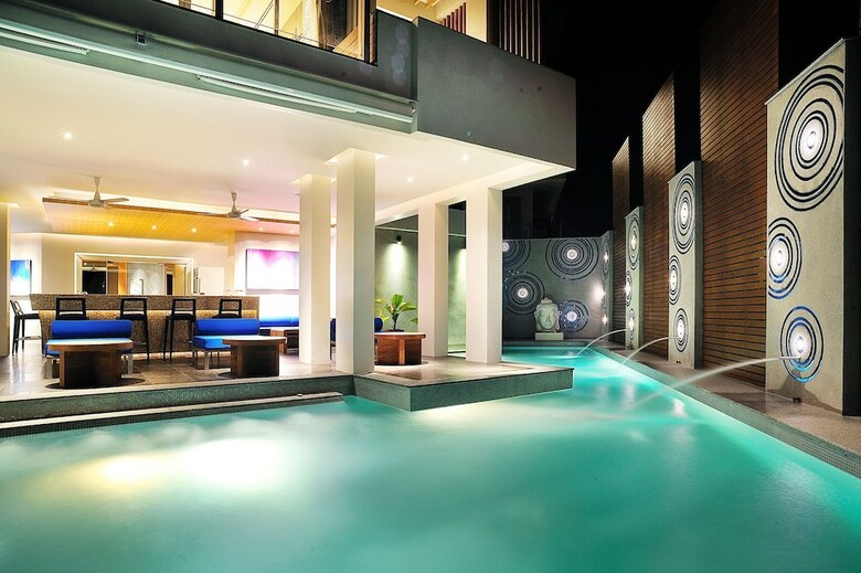 Aparthotel Beachfront Phuket Seaview Suites