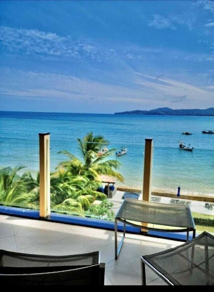 Aparthotel Beachfront Phuket Seaview Suites