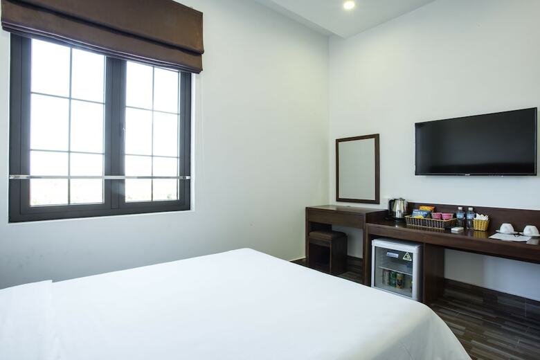 Red Coral Ha Long Hotel