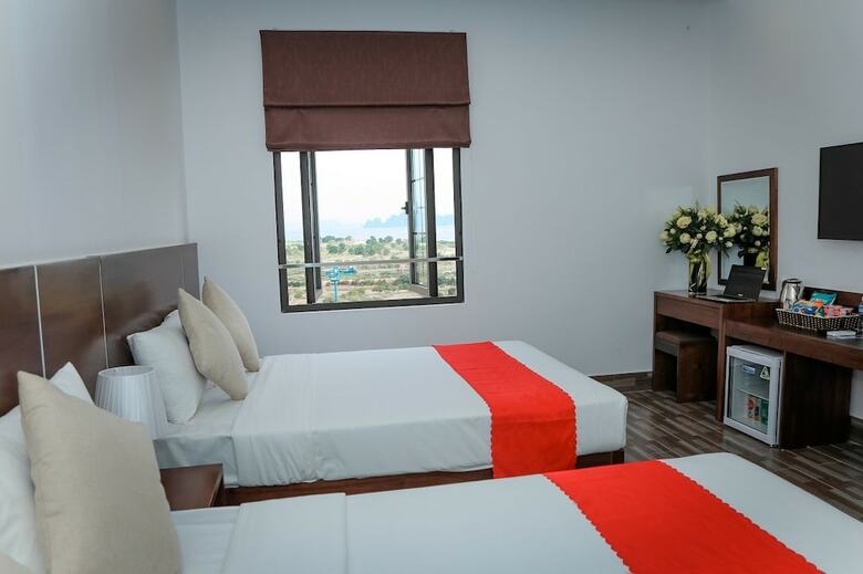 Red Coral Ha Long Hotel