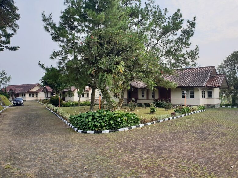 Bed & Breakfast Cisarua Indah Cottage