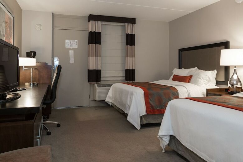 Hotel Ramada By Wyndham Boston