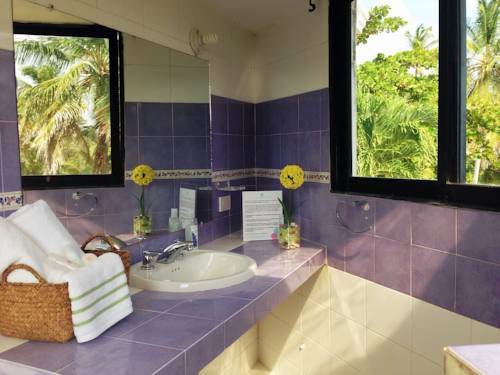 Hostal Casa De Las Flores Tropical Lodge