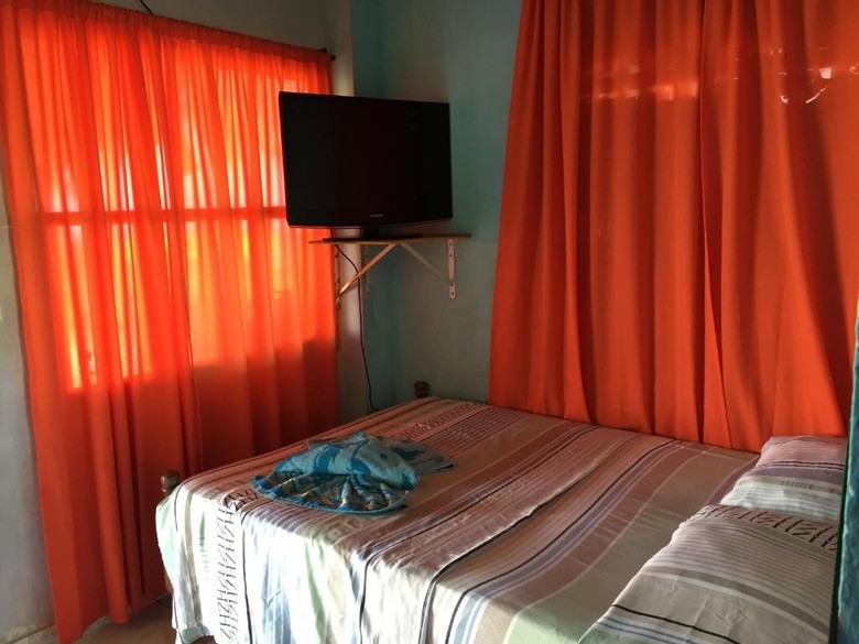 Yellow Moon Guesthouse & Apartments