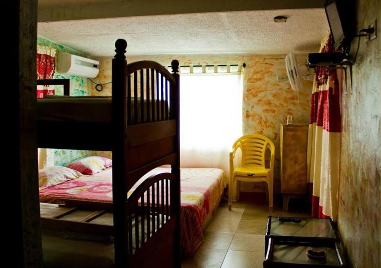 Yellow Moon Guesthouse & Apartments