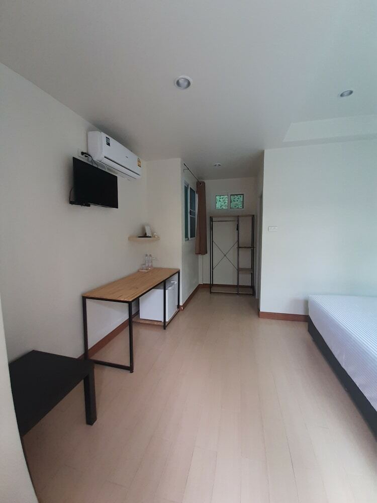 Hotel Phen Waree Ampawa Resort