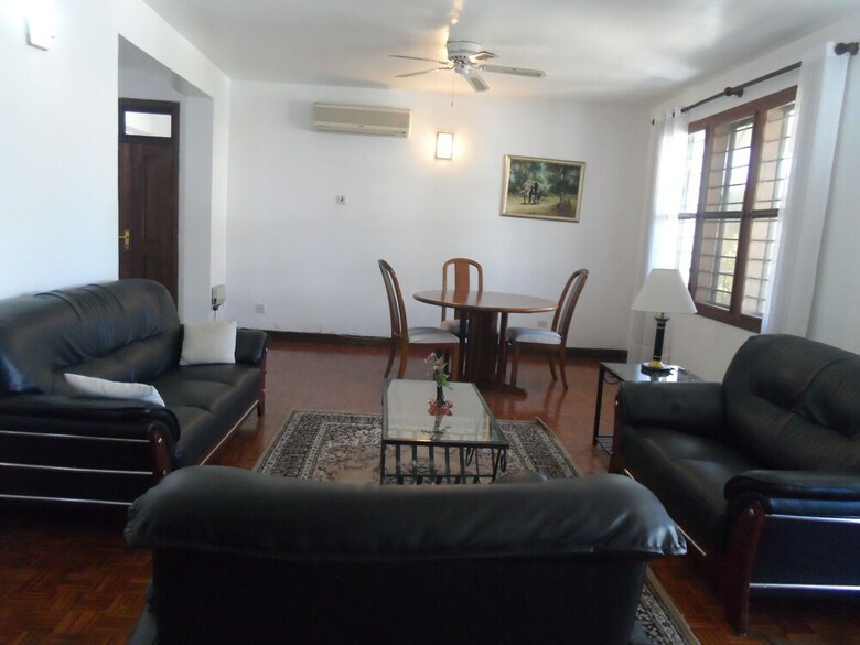 Hotel Upanga B&B - Un Road