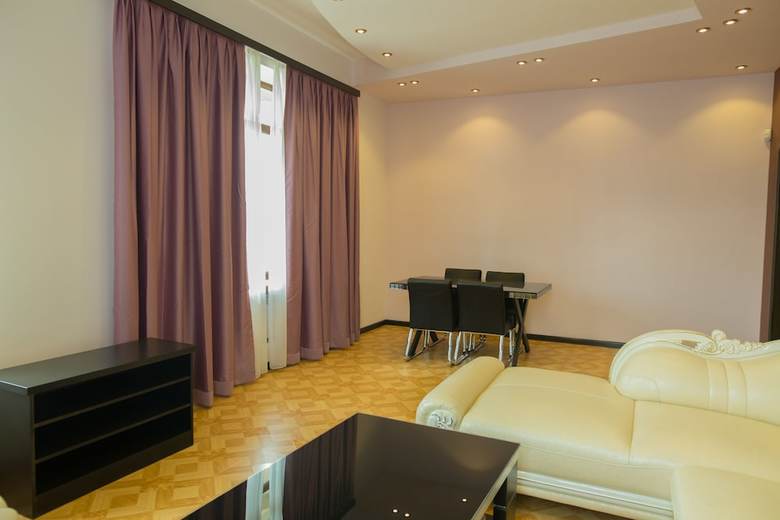 Grand Hills Hotel